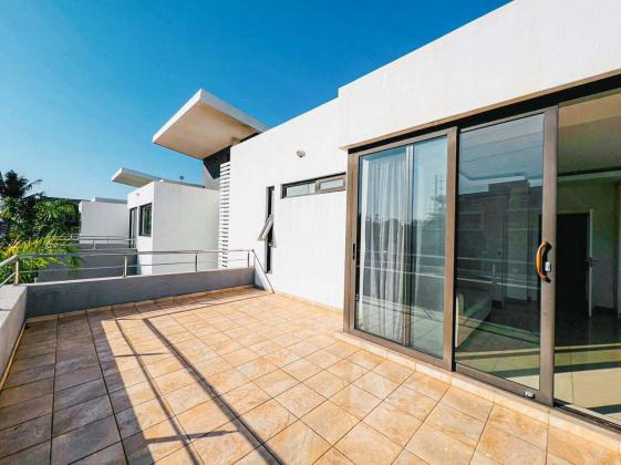 Arrenda-se moradia T4 (4 suites) com piscina e gerador - TULIPAS
