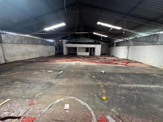 Arrenda-se Armazem com 1.400m² de area - ALTO MAE