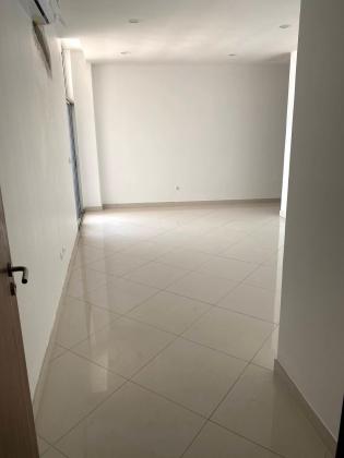 Arrenda-se flat T3 com vista ao mar - AV. MARGINAL