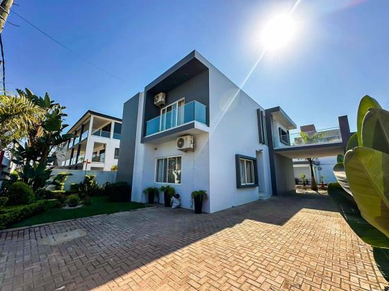 Vende-se moradia T4 (3 suites) com piscina e anexo - TRIUNFO II
