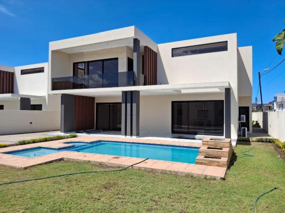 Vende-se moradia T4 com piscina e anexo - COSTA DO SOL