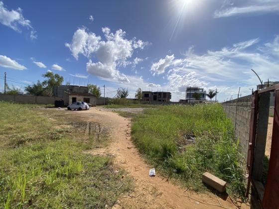 Venda/Transpasse de Terreno/Espaço 28/40 |Mapulene, Av.Marginal