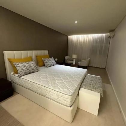 MOBILADA - Arrenda-se flat T3 com piscina - POLANA