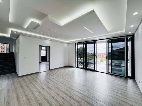 Vende-se moradia T6 com piscina e anexo