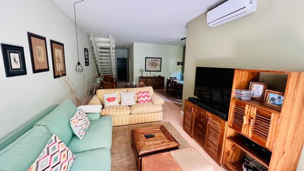 Vendo moradia T3 com piscina - AV. MARGINAL