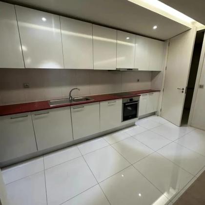 MOBILADA - Arrenda-se flat T3 com piscina - POLANA