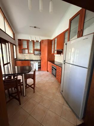 Arrenda-se Moradia T4 no Condomínio Miramar