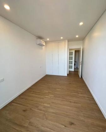 Vende-se flat T3 com piscina e ginasio - POLANA