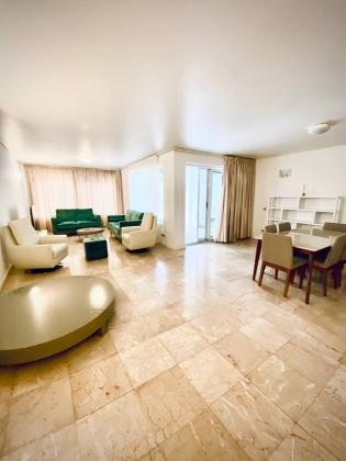 MOBILADA - arrenda-se flat T3 suites com piscina - POLANA