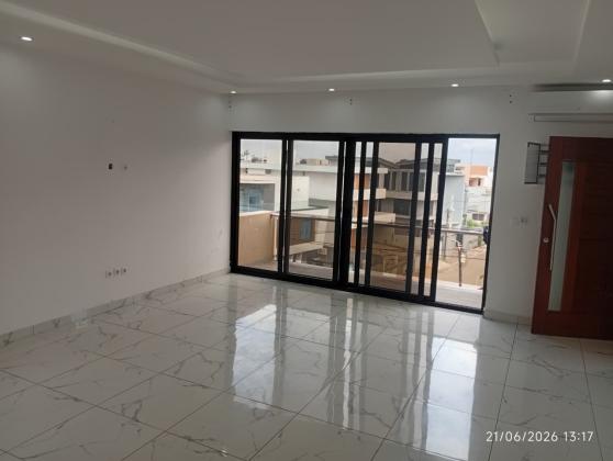 Vende-se Apartamento T3 no Condomínio Lua e Mar
