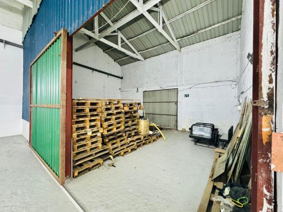 Arrenda-se armazem com 480m² de area - BAIXA