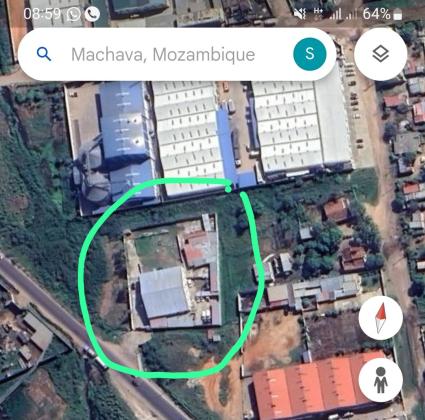 Armazem de 700m² embutido num espaco com 2 terrenos - MACHAVA