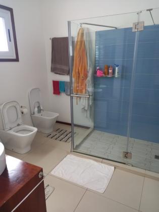 Vende-se moradia T3+1 com anexo - SOMMERSCHIELD