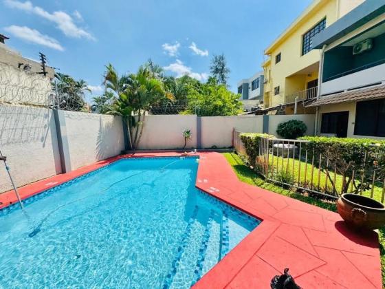 Vende-se moradia T4 com piscina e anexo - SOMMERSCHIELD
