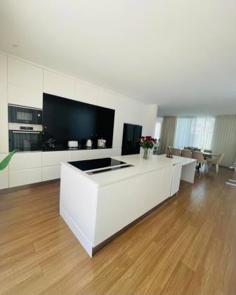 Vende-se moradia T4 com gerador, piscina e anexo - MAPULENE