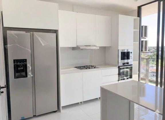vende-se apartamento t3 no prédio próximo Golf