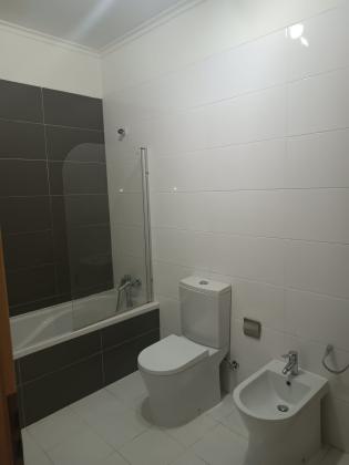 Arrenda-se flat T3 suite em predio novo - POLANA