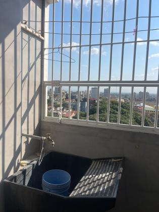 Vende-se flat T3 (1 suite) com vista ao mar elevador