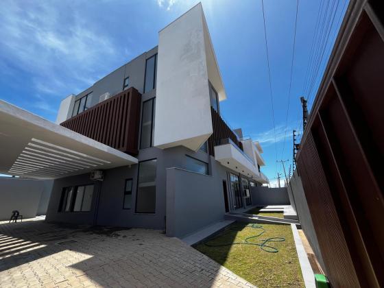 Arrenda-se moradia T5 (5 suites) com piscina - TRIUNFO