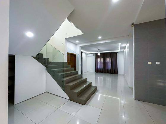 Vende-se moradia T4 (3 suites) com piscina e anexo - TRIUNFO II