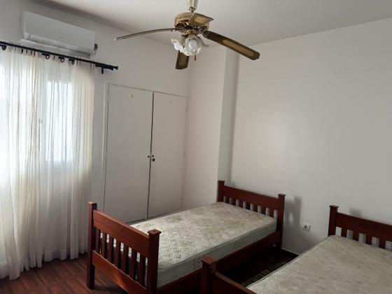 MOBILADA - arrenda-se flat T3 em andar baixo - POLANA