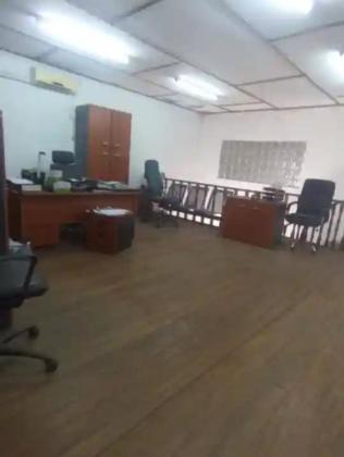 Arrenda-se armazem com escritorio e 6 anexos em 1.150m² - EN1