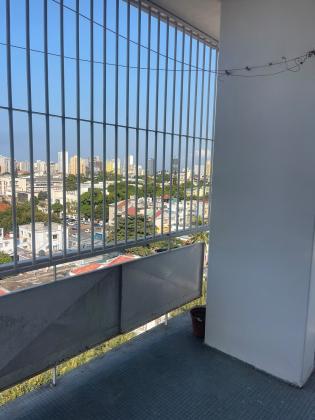 Vende-se flat T3 (1 suite) com vista ao mar elevador