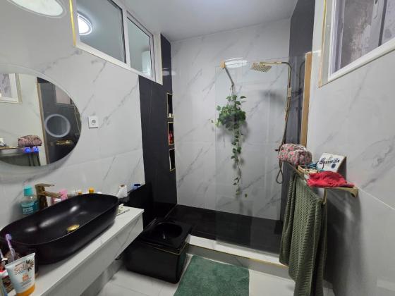 Vende-se flat T3 com vista ao mar e 2 elevadores - JULIUS NYERERE