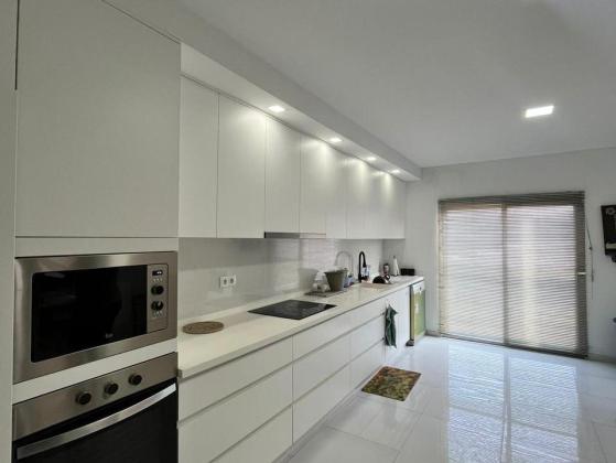 Vende-se flat T3 com piscina e ginasio - DONA ALICE