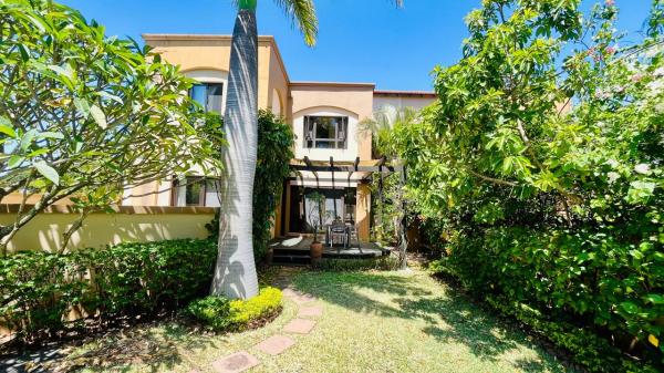 Vendo moradia T3 com piscina - AV. MARGINAL