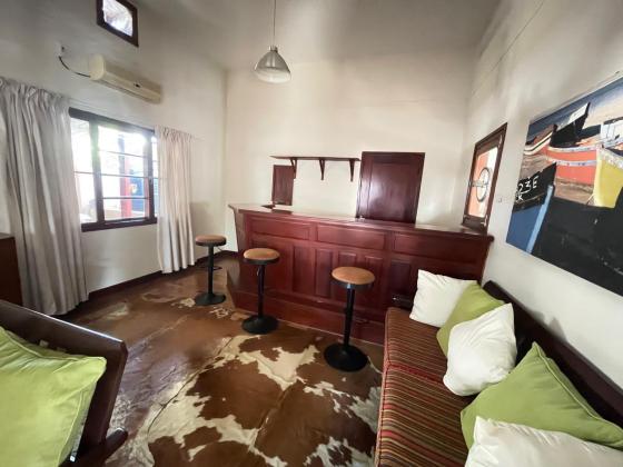 Vende-se moradia T4 com piscina e anexo - POLANA