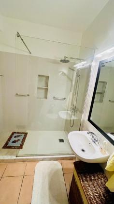 Vendo moradia T3 com piscina - AV. MARGINAL
