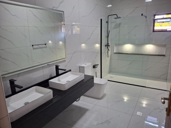 Moradia T3 suite com piscina e anexo - MATOLA
