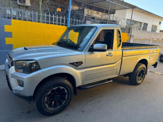Mahindra S6