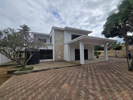 Vende-se Moradia T5 na Cidade da Matola