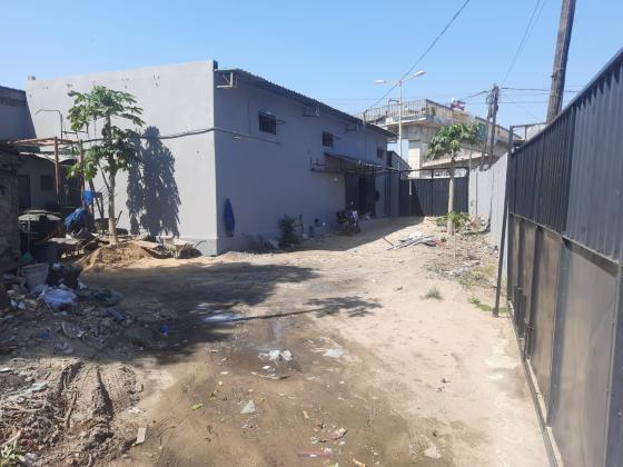 Arrenda se av. Mocambique em frente ao mercado benfica no semafro da ponte