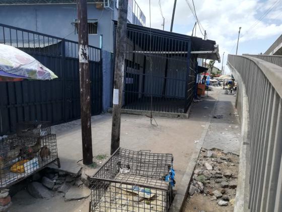 Arrenda se av. Mocambique em frente ao mercado benfica no semafro da ponte