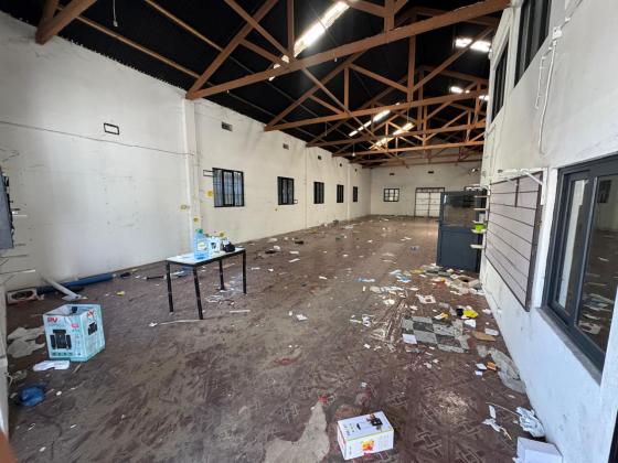 Vende-se Armazem com 1.400m² de area - ALTO MAE
