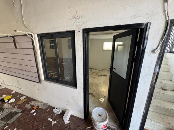 Vende-se Armazem com 1.400m² de area - ALTO MAE