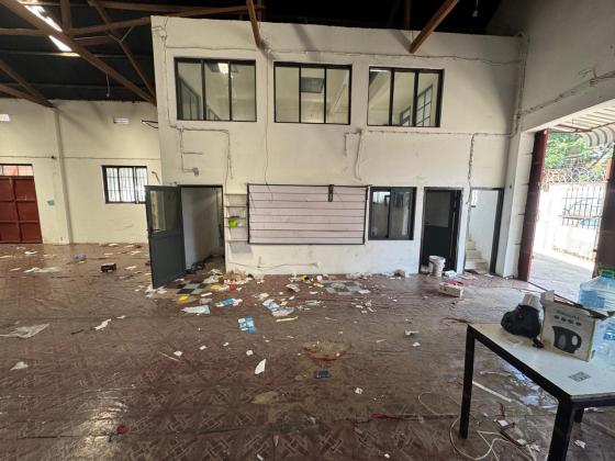 Vende-se Armazem com 1.400m² de area - ALTO MAE