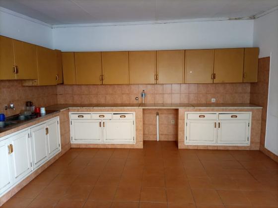 Vende-se moradia T6 com anexo - SOMMERSCHIELD