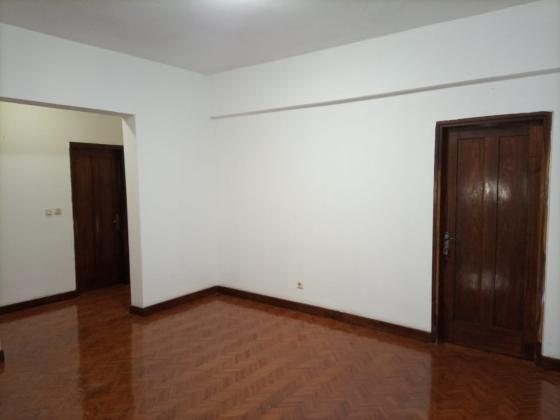 Vende-se moradia T6 com anexo - SOMMERSCHIELD