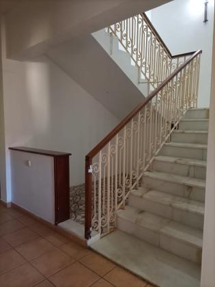 Vende-se moradia T6 com anexo - SOMMERSCHIELD