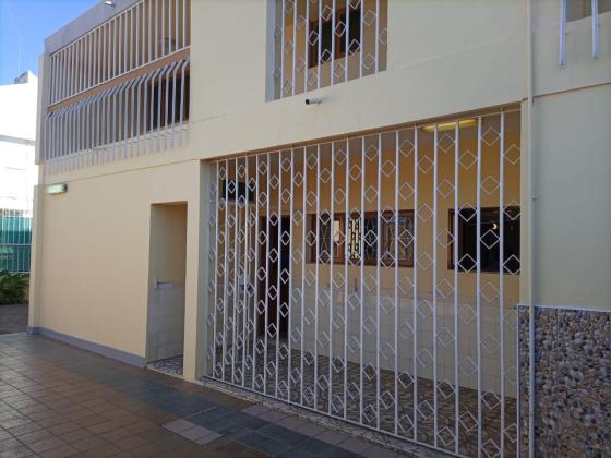 Vende-se moradia T6 com anexo - SOMMERSCHIELD