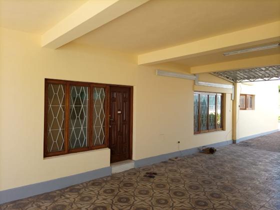 Vende-se moradia T6 com anexo - SOMMERSCHIELD