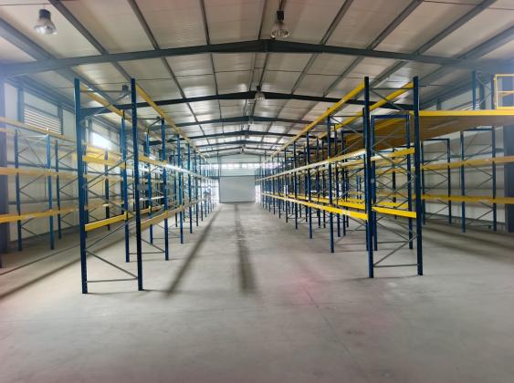 Arrenda-se armazem de 1.350m² com escritorio e recepcao - EN1