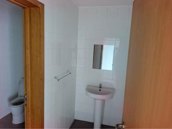 Arrenda-se armazem de 1.350m² com escritorio e recepcao - EN1