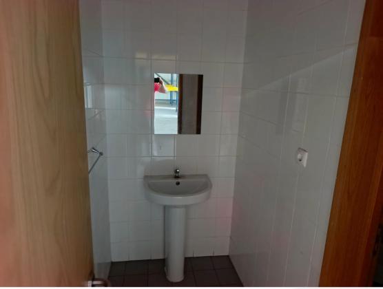 Arrenda-se armazem de 1.350m² com escritorio e recepcao - EN1
