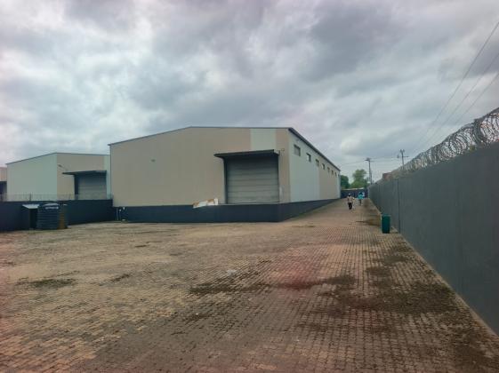 Arrenda-se armazem de 1.350m² com escritorio e recepcao - EN1