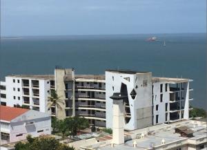 Propriedade inacabada projectada para 44 apartamentos